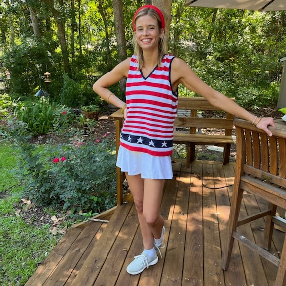 Meet your Posher! 💛🌞🌴🤍 - Picture 7 of 10